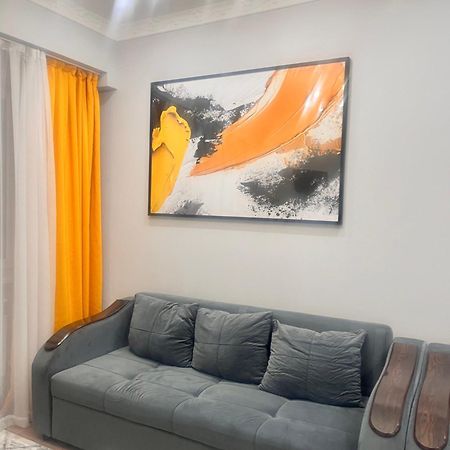 2-Х Комнатная В Золотом Квадрате Apartamento Almaty Exterior foto