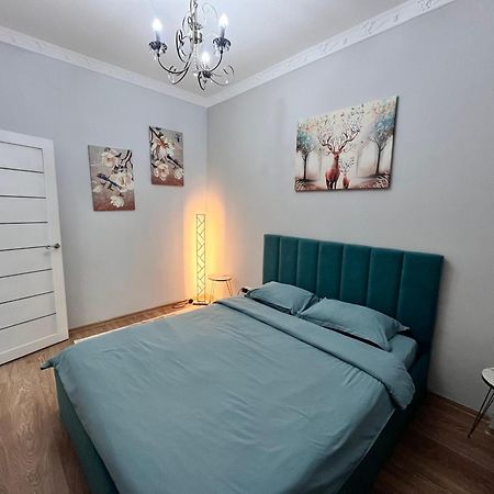 2-Х Комнатная В Золотом Квадрате Apartamento Almaty Exterior foto