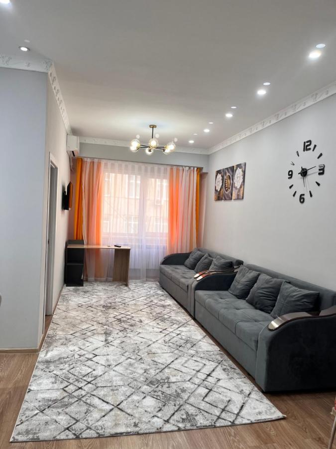 2-Х Комнатная В Золотом Квадрате Apartamento Almaty Exterior foto