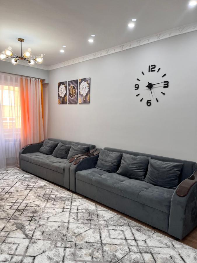 2-Х Комнатная В Золотом Квадрате Apartamento Almaty Exterior foto