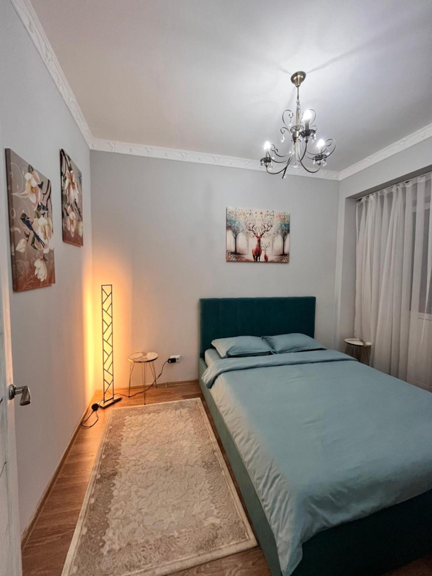 2-Х Комнатная В Золотом Квадрате Apartamento Almaty Exterior foto