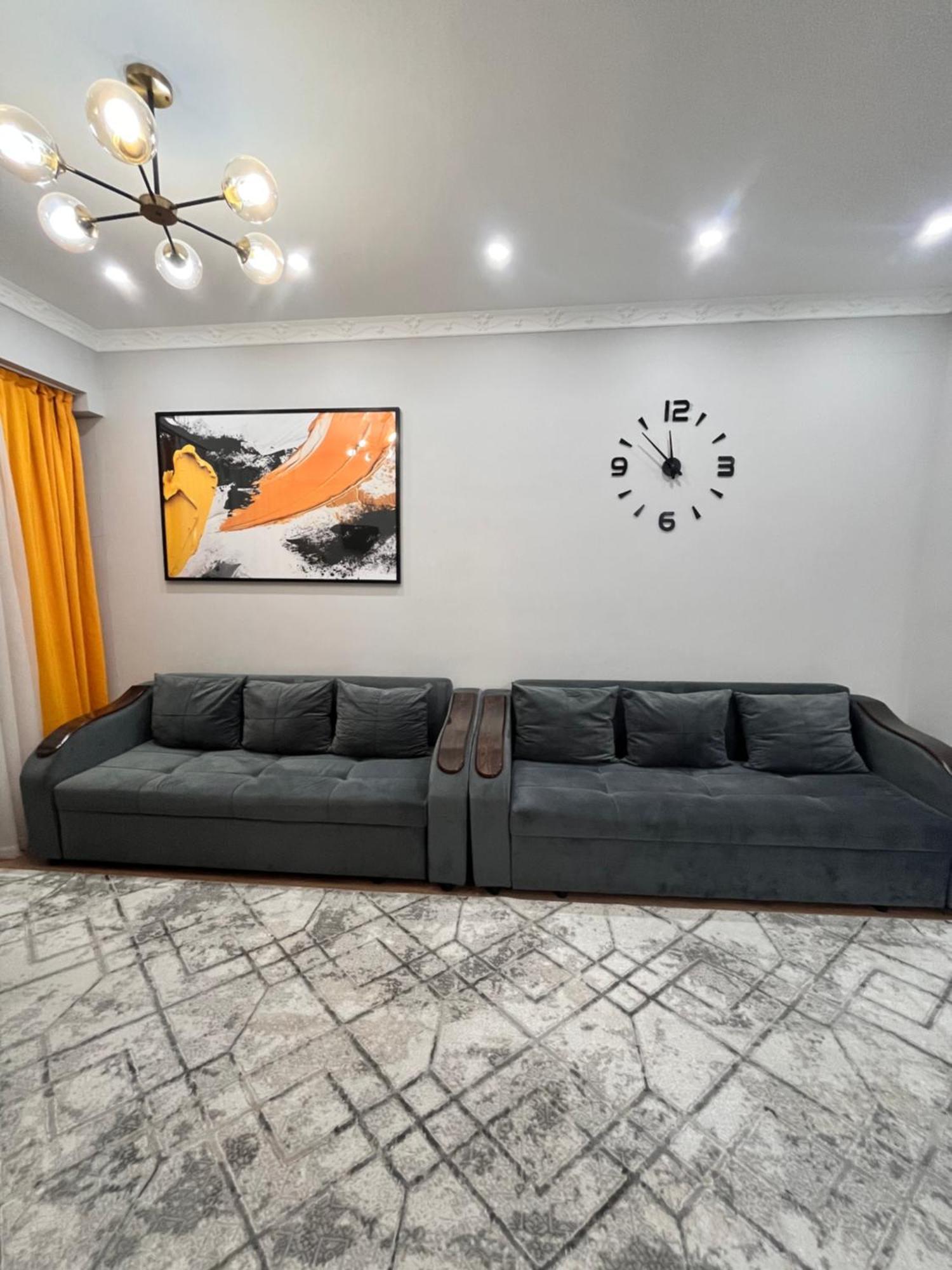 2-Х Комнатная В Золотом Квадрате Apartamento Almaty Exterior foto
