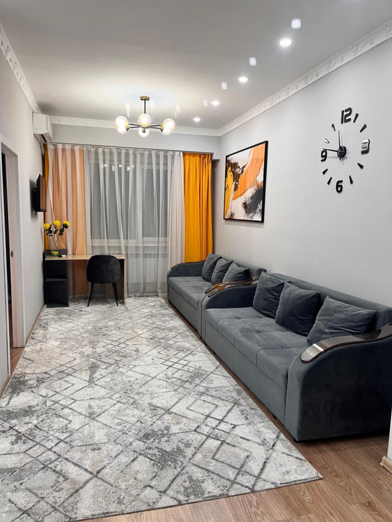 2-Х Комнатная В Золотом Квадрате Apartamento Almaty Exterior foto